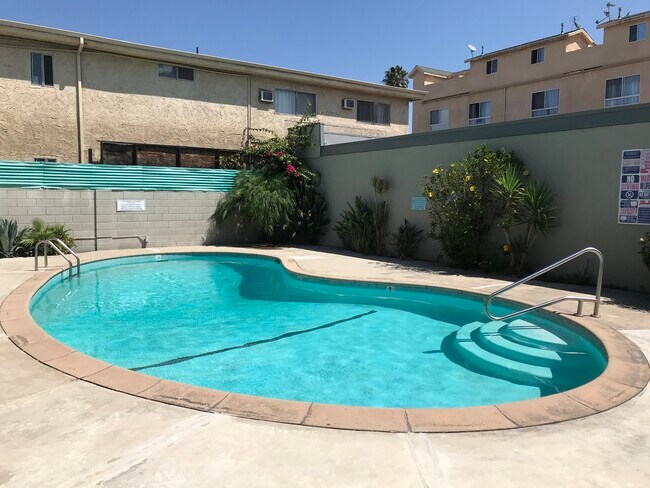 Photo - 6620 Whitsett Ave