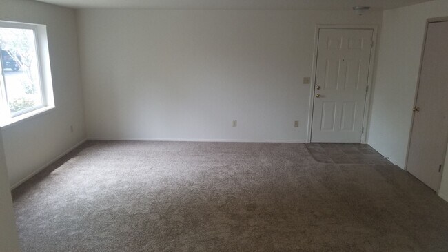 Photo - 122-Ring Manor