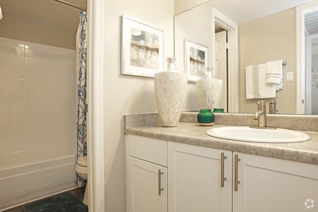 1BR, 1BA - Rio 632 SF