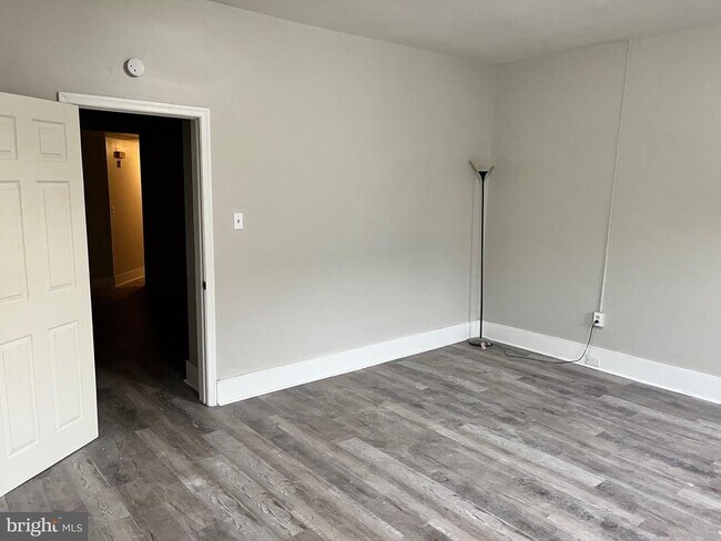 Photo - 706 Chain St