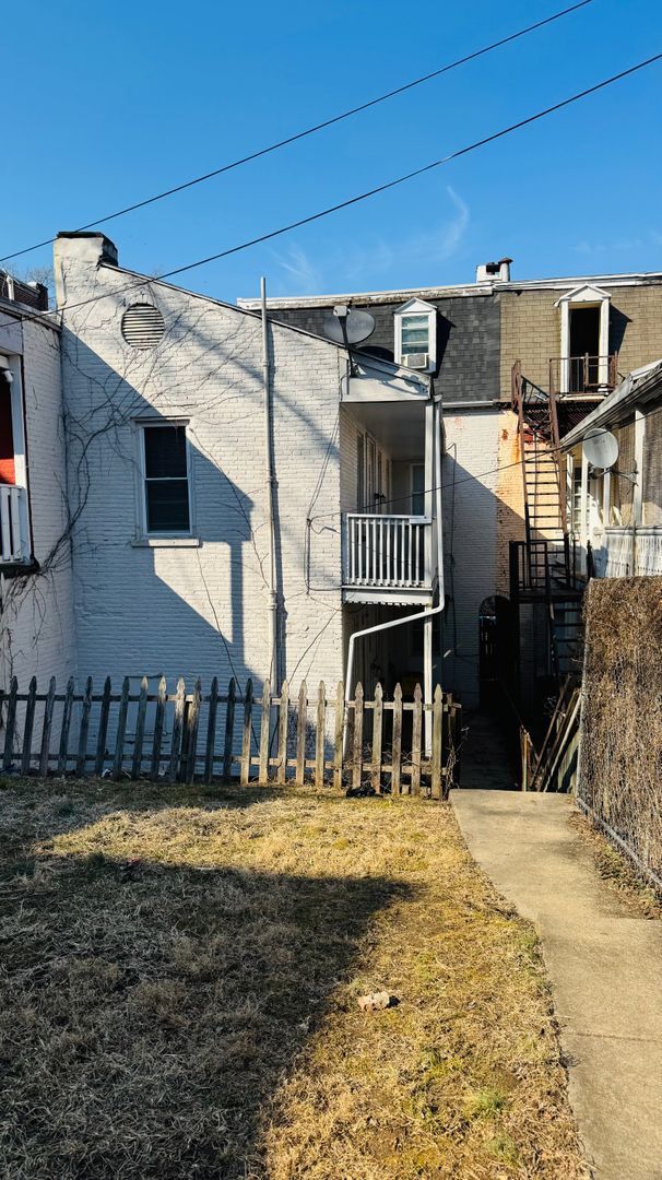 Photo - 328 W King St Unit 2