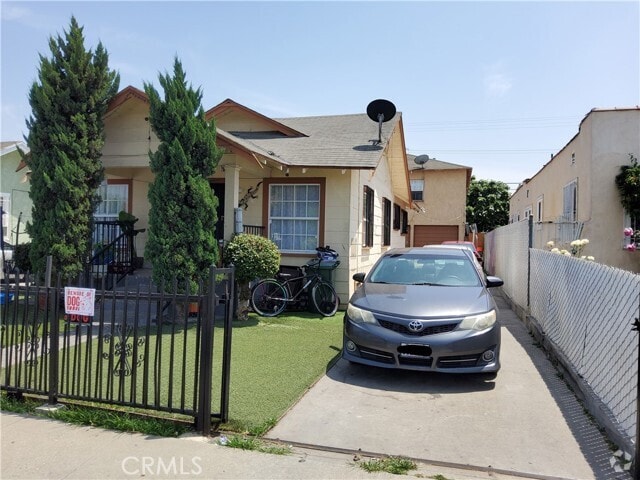 Building Photo - 1238 E 69th St Rental
