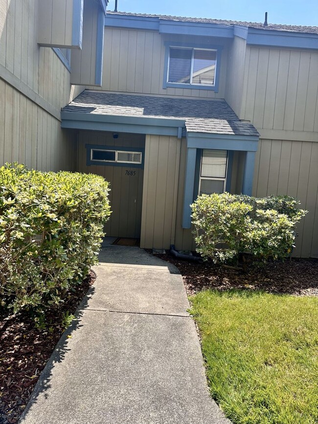 2 Bedroom, 2 Bath Condo - 2 Bedroom, 2 Bath Condo