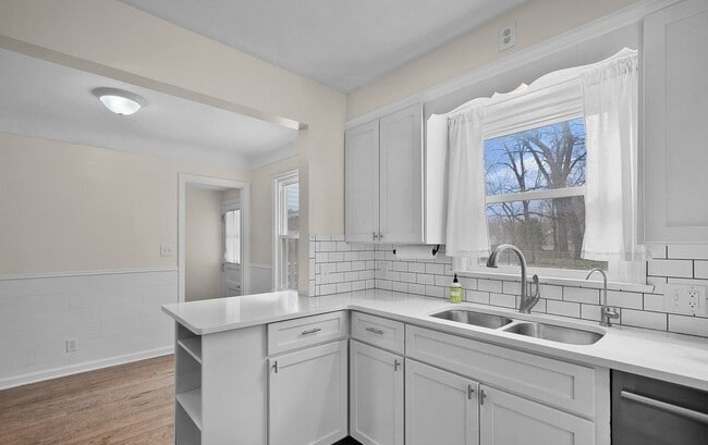 Photo - 1130 Ottillia St SE