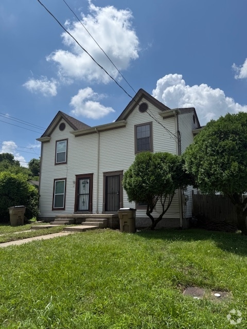 Building Photo - 2BR/1BA Townhome w/ fresh paint!