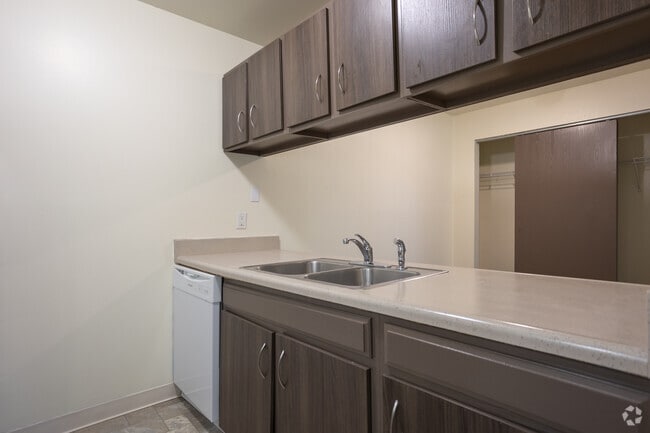 Photo - Leonard East Apartments