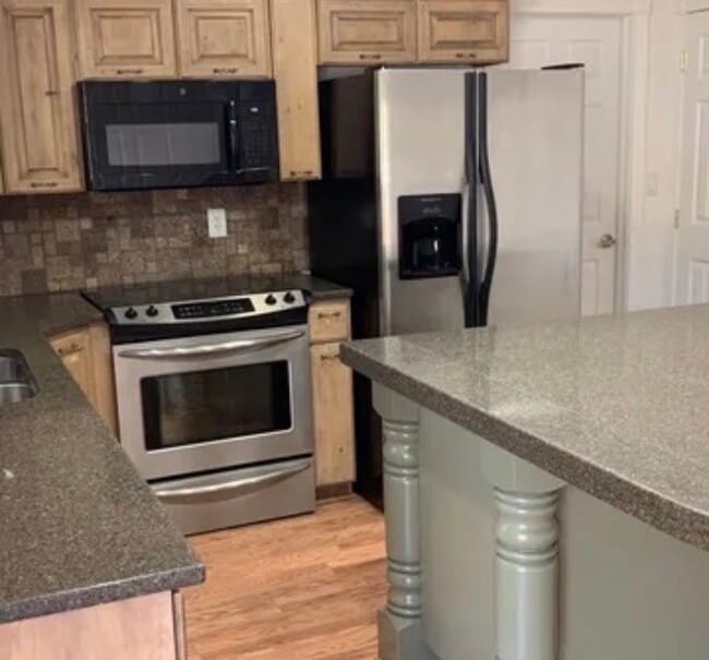 Photo - 1414 Victors St
