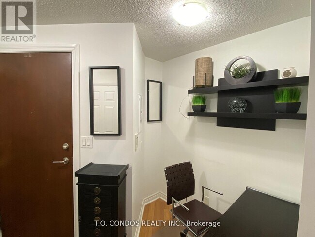 Photo - 310 Burnhamthorpe Rd W Unit 1802