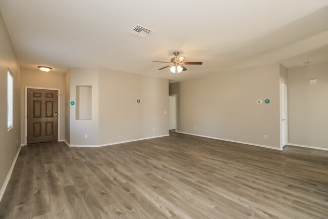 Photo - 1733 E Silversmith Trail