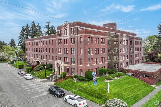 Capitol House Apartments - Capitol House Apartments