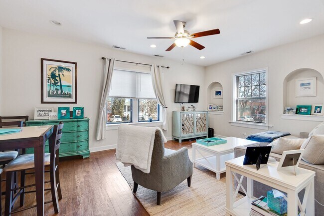 Photo - 1823 W Leland Ave Unit 1