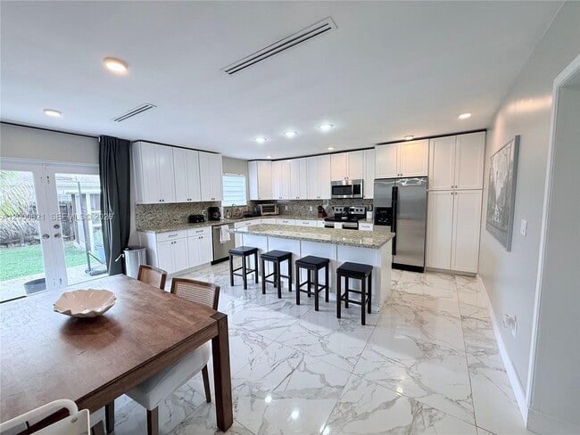 Building Photo - 11020 SW 42nd Terrace