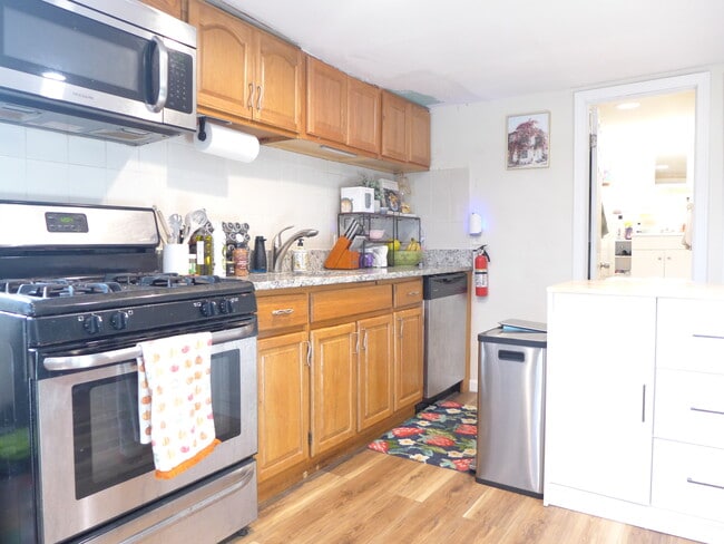 Photo - 832 Parker St