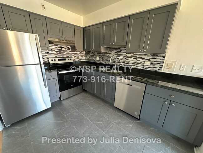 Building Photo - 1653 Oakwood Ave Unit 2B