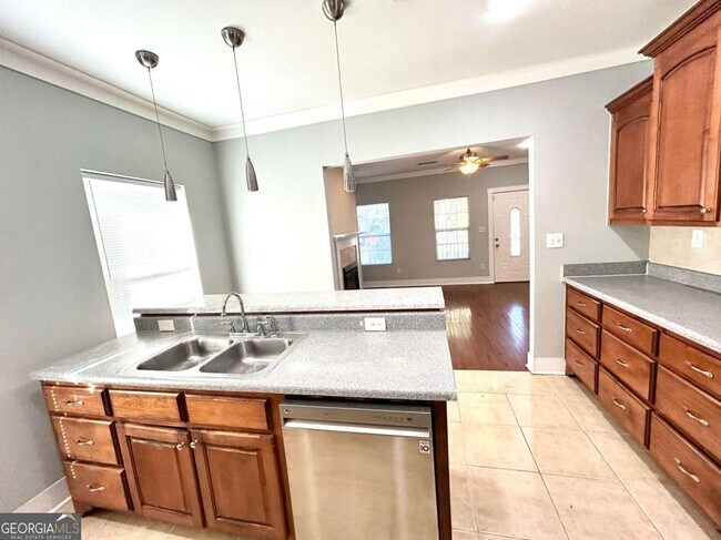 Photo - 1020 Hill St SE