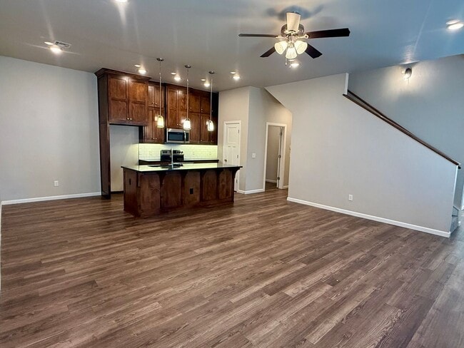 Photo - Large 3 Bed, 2 Bath in Beautifully Well-Maintained Neighborhood