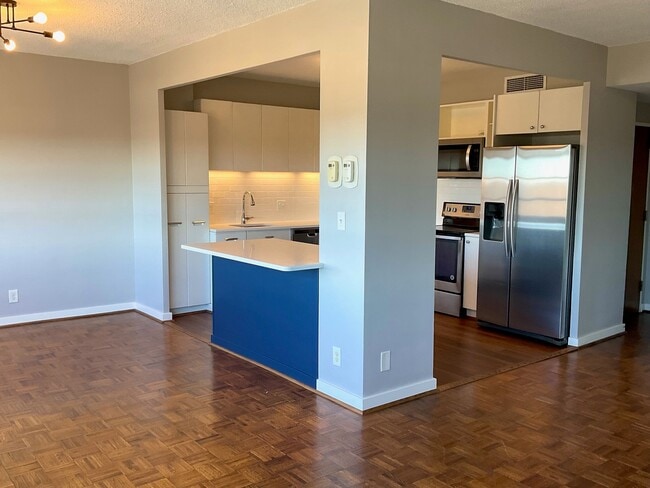 dining / kitchen - 333 W Meyer Blvd Unit 1206