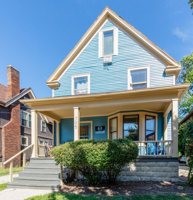 Building Photo - 705 S Division St