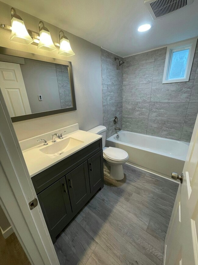 Photo - 1104 Sidney Ave