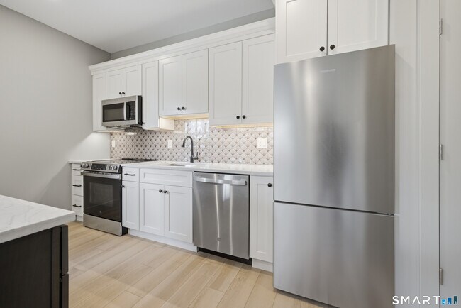 100 W Main St Unit A