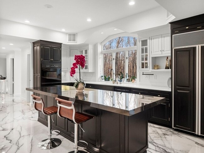 Photo - 160 Thayer St