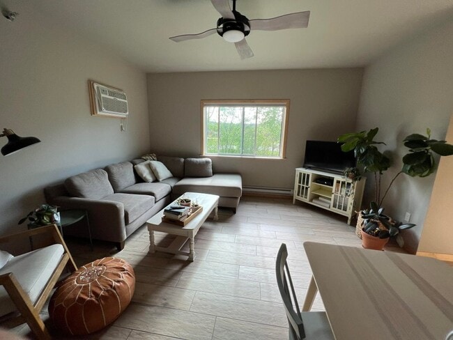 1112 Spruce Dr Unidad 204