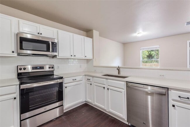 Photo - 8712 Dittmar Oaks Dr