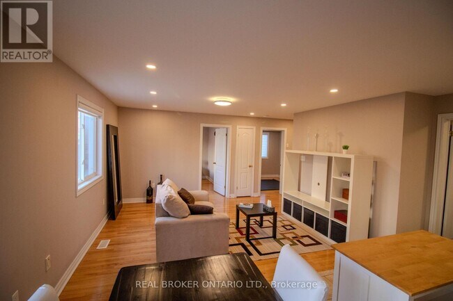 Photo - 2 Sir Jacobs Crescent