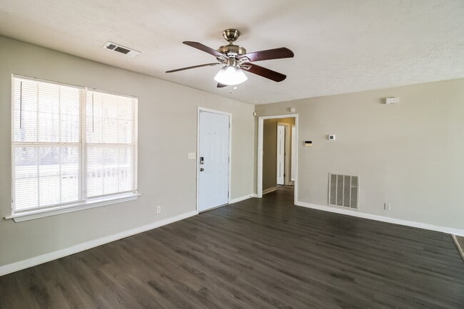 Photo - 1113 Spring Creek Cir