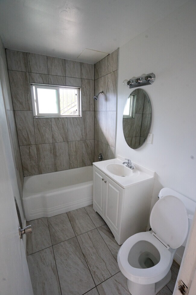 Bathroom - 5614 Auckland Ave Unit 5614