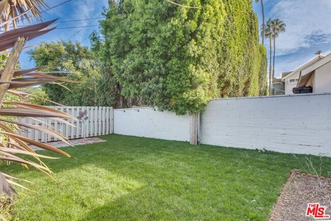 Photo - 4179 Ince Blvd Unidad 1/2