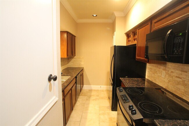 Photo - 17627 Red Oak Dr