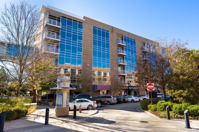 Building Photo - Light filled 1 bed/ 1 bath condo with balc...