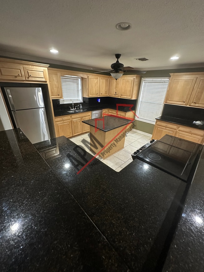 Photo - Gorgeous 3 Bedroom House!