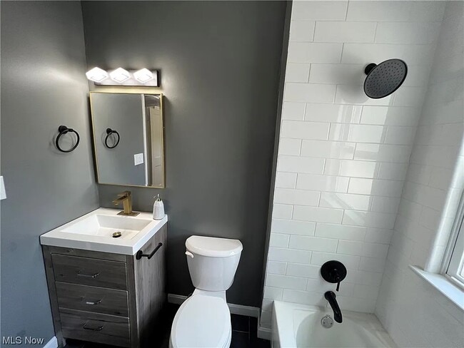 Photo - 9605 Clifton Blvd Unidad 1