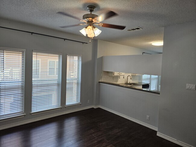 Photo - 2414 Longview St