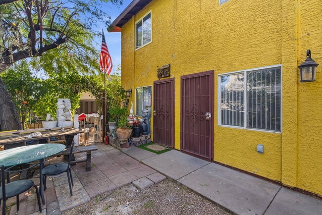 Building Photo - 12741 W Tasha Dr Unit Apt 3