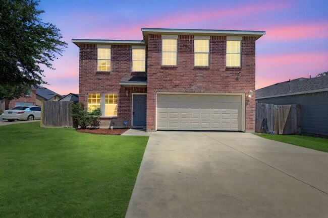 Building Photo - Spacious 4-bedroom, 2.5-bath home with 2,3...