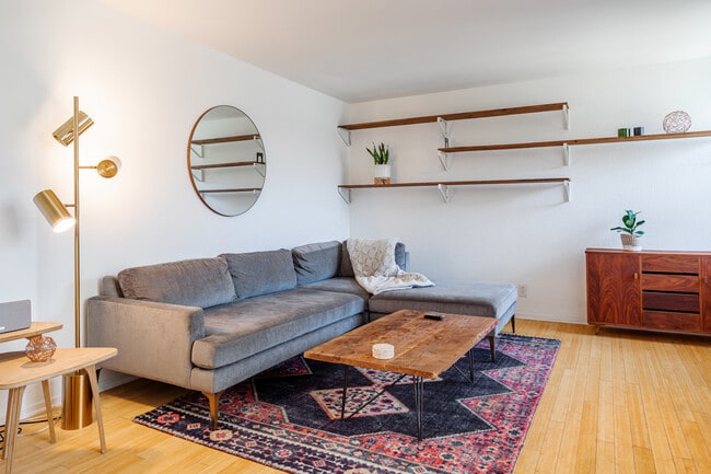 Photo - 740 N Kings Rd Unit 318