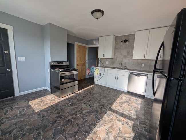 Kitchen - 16 Clinton Ave Unit 2