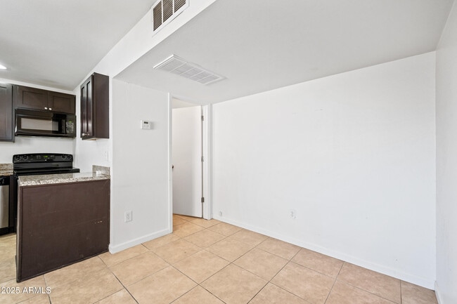 Photo - 3949 E Earll Dr Unit 2