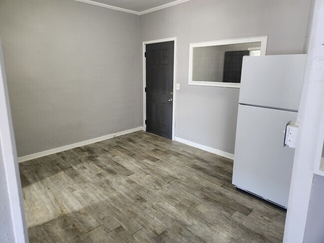 Photo - 8 E Railroad St Unit 1