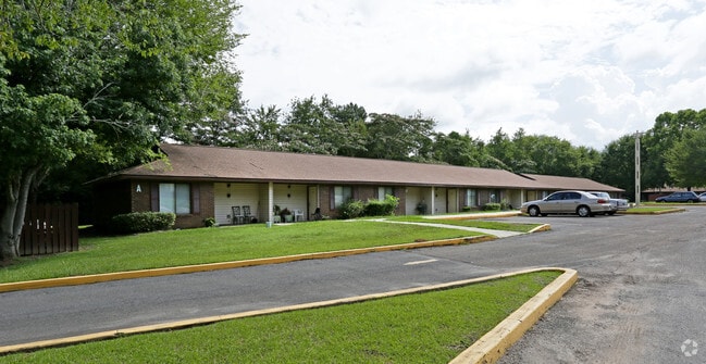 Photo - Dogwood Manor