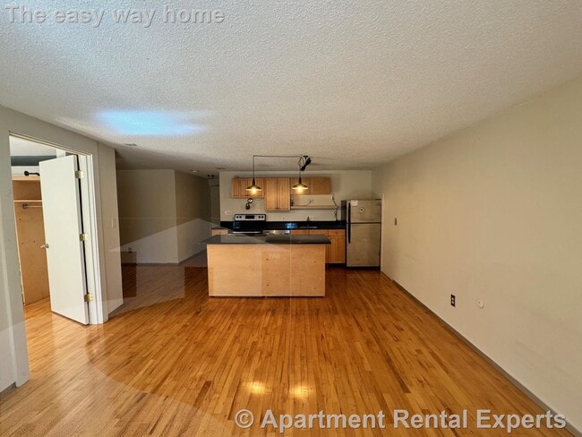 Building Photo - 94 Beacon St Unit #35