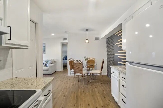 Photo - 10434 118th Pl N