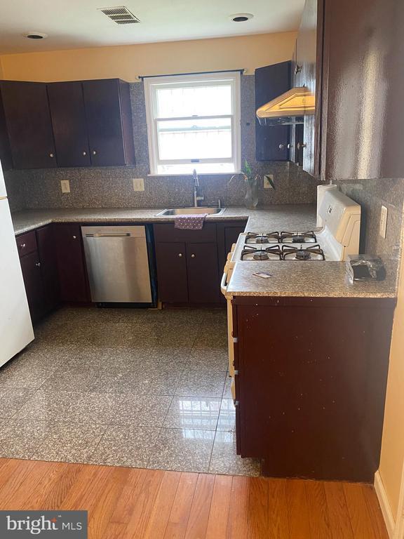 Building Photo - 321 Linden Ave Rental