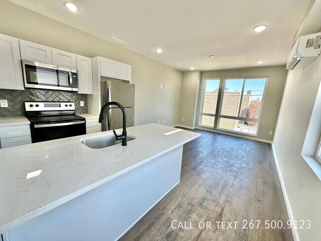 Building Photo - 1230 N Marshall St Unit 3F