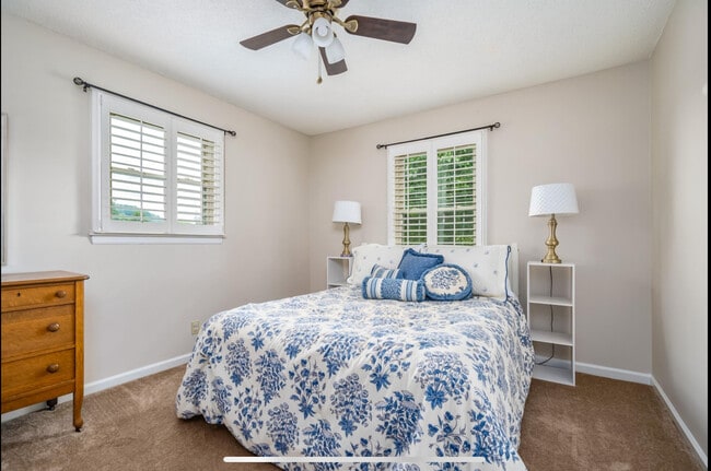 Building Photo - 2211 Kipping St