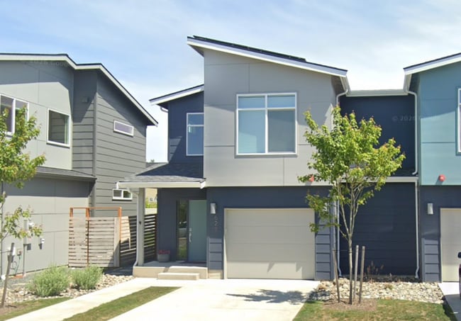 Building Photo - 3 Bedroom 2 Bath Home in Cordata with Garage