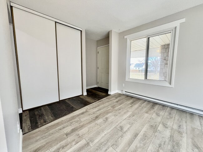 Building Photo - 6 Sarah Crescent Unit 6